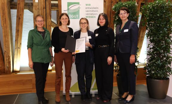 Gruppenfoto der Urkundenverleihung